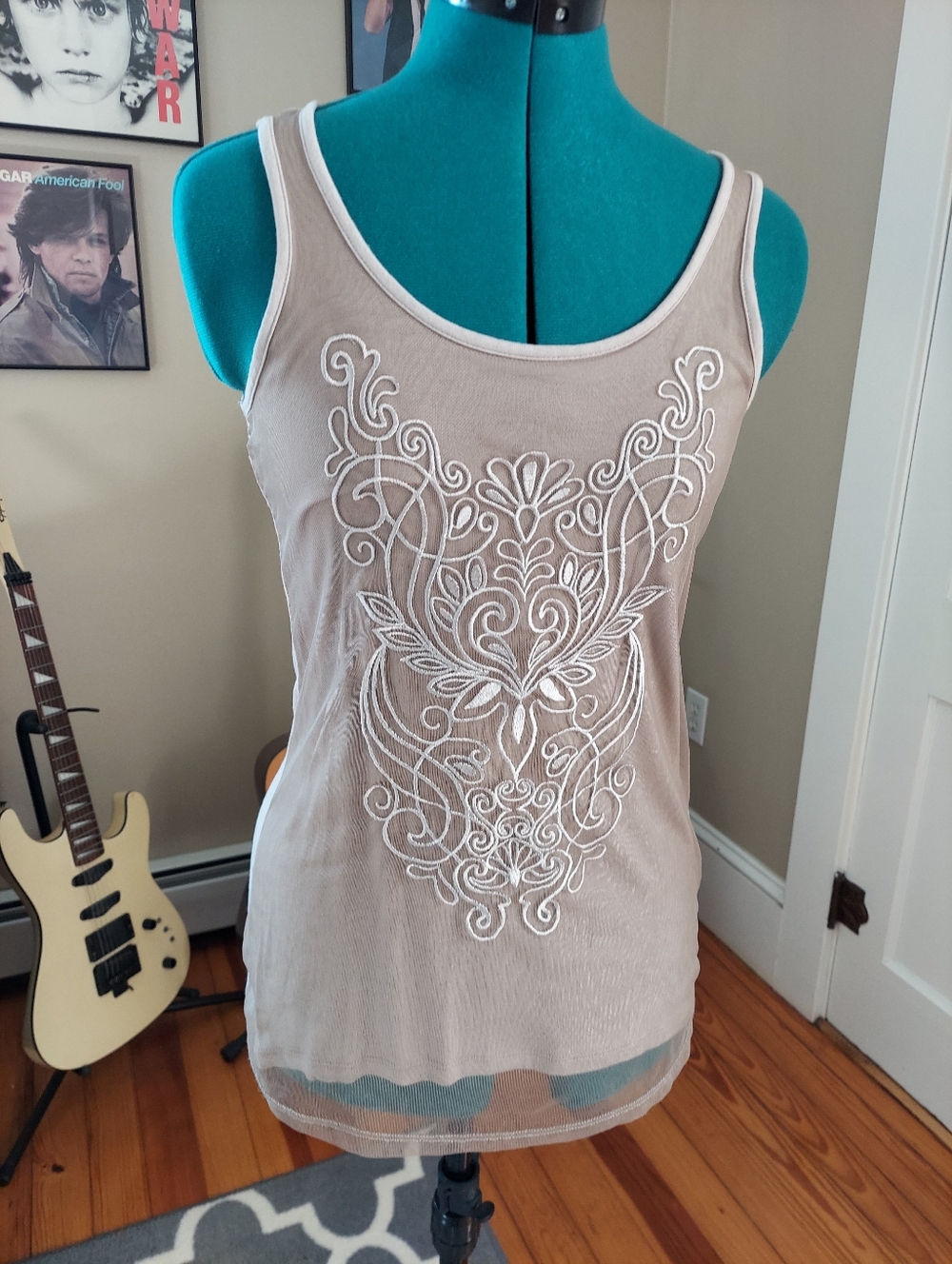 🔴3/$15 Cynthia Rowley Embroidered Scoop Neck Tank Top